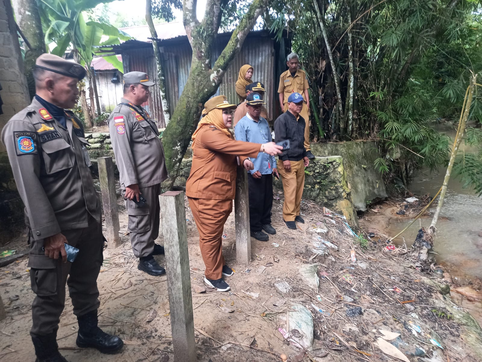 Peninjauan Bantaran Sungai Bengawan Terkait Sanitasi Lingkungan Di Kelurahan Juata Kerikil